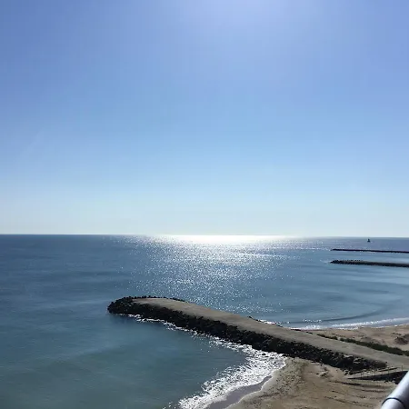 Sunny Bay Sea View 포마리