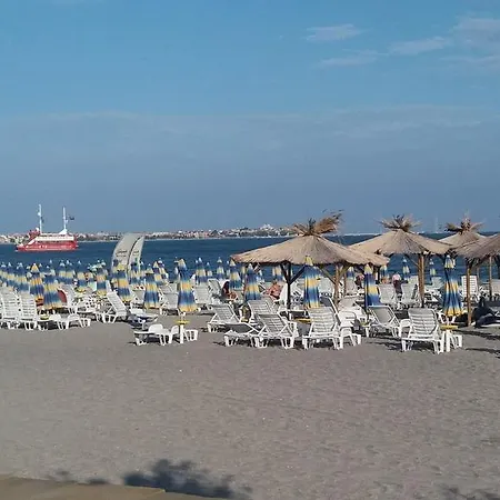 Sunny Bay Sea View 포마리